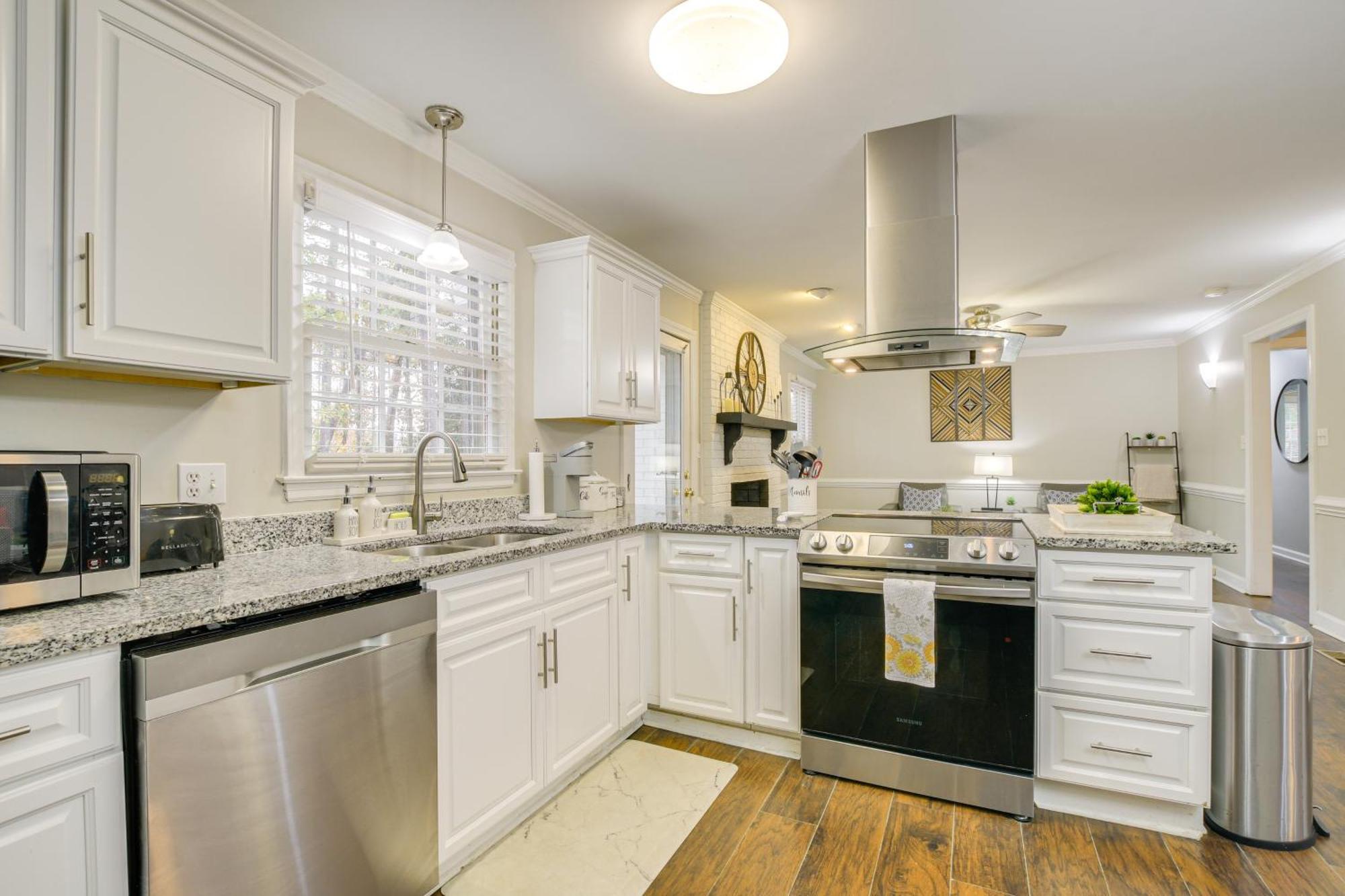 Serene Family Home With Deck In Knightdale! Ngoại thất bức ảnh